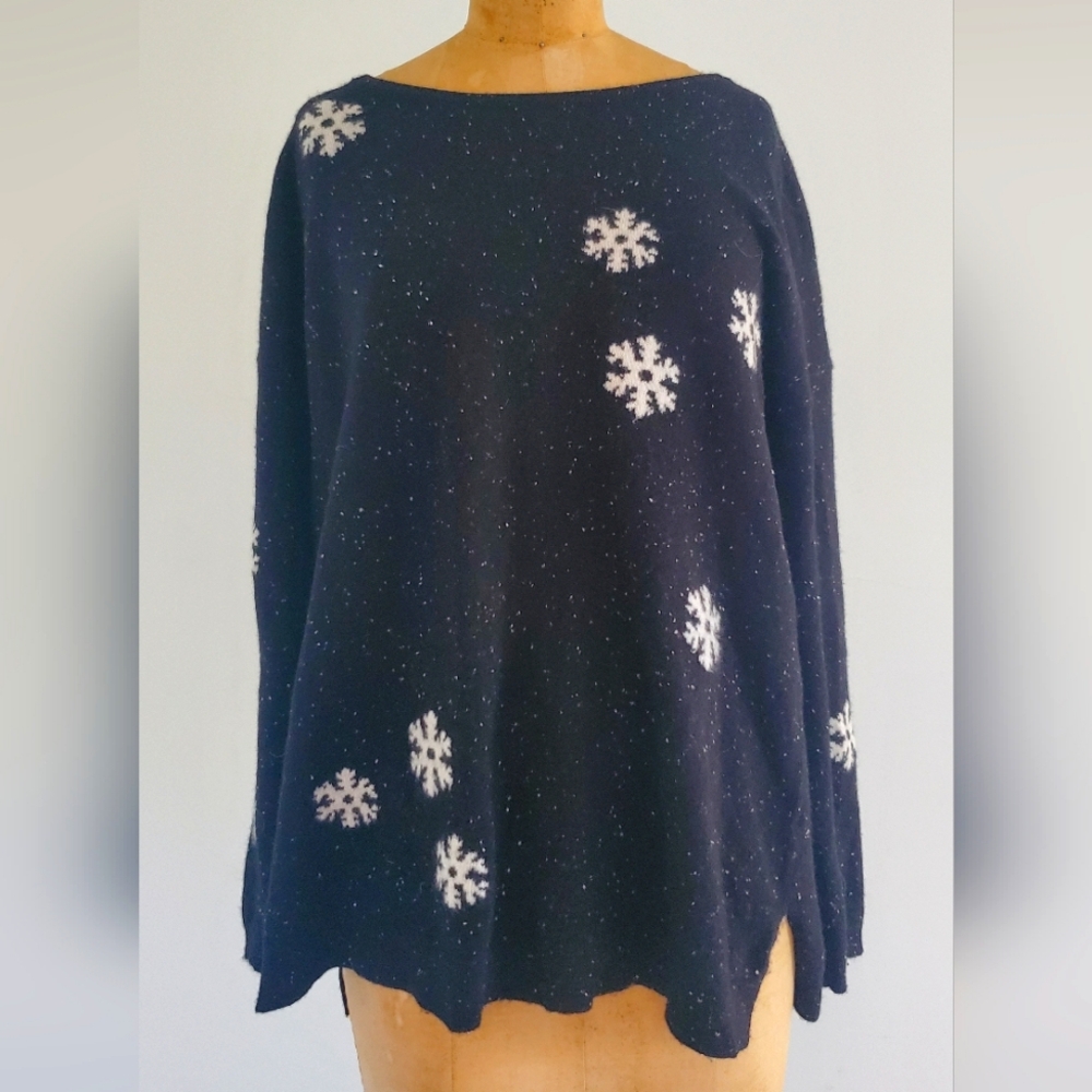 Project crew neck cashmere sweater, size L, black with white snow flakes